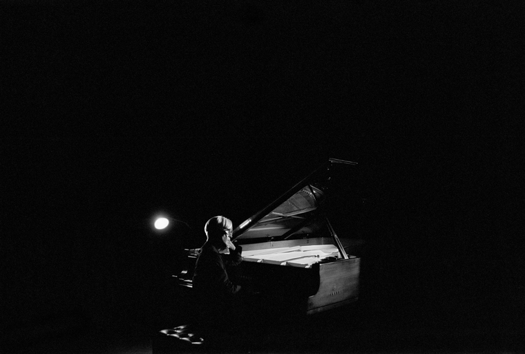 芽瑠璃堂 ＞ 坂本龍一 『Ryuichi Sakamoto: Playing The Piano